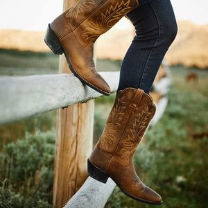 Ariat Women's Heritage Western R Toe Cowgirl Boot - Distressed Brown